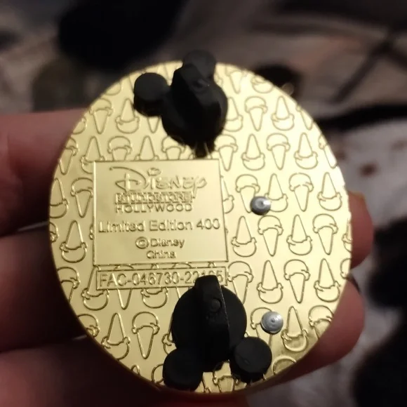 Disney Hollywood Studios Pochanontas with John Radcliff in the distance LE 400 - Picture 2 of 5